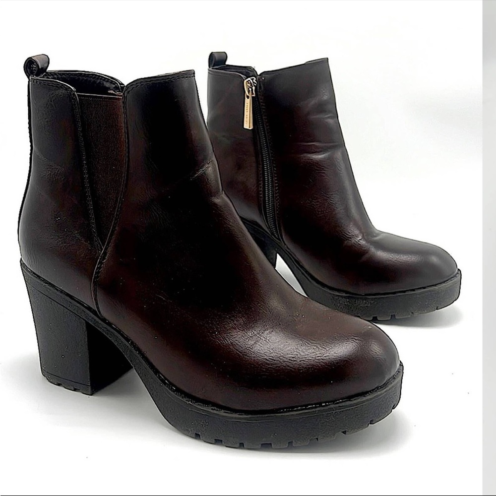 Heeled Chelsea boots